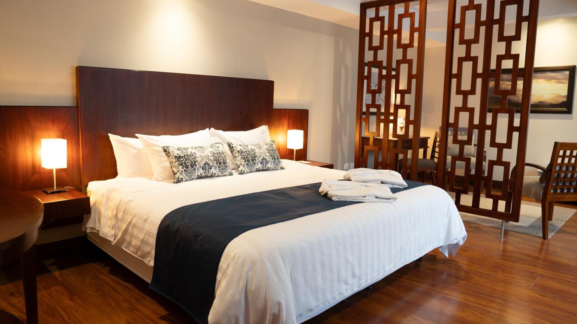 Parc Royale Suites Hotel Cuenca Ngoại thất bức ảnh