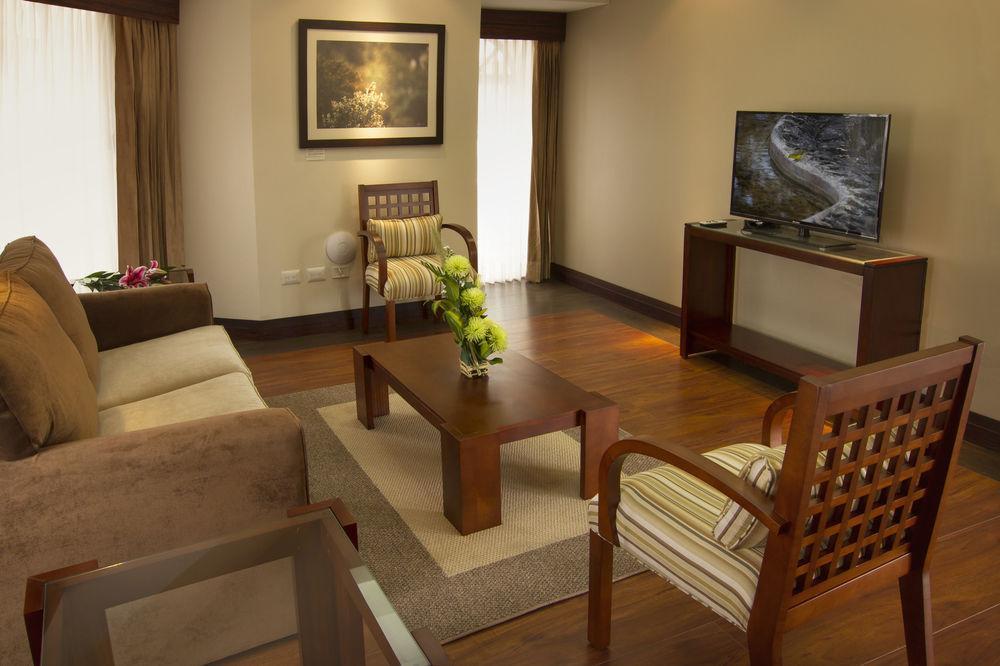 Parc Royale Suites Hotel Cuenca Ngoại thất bức ảnh